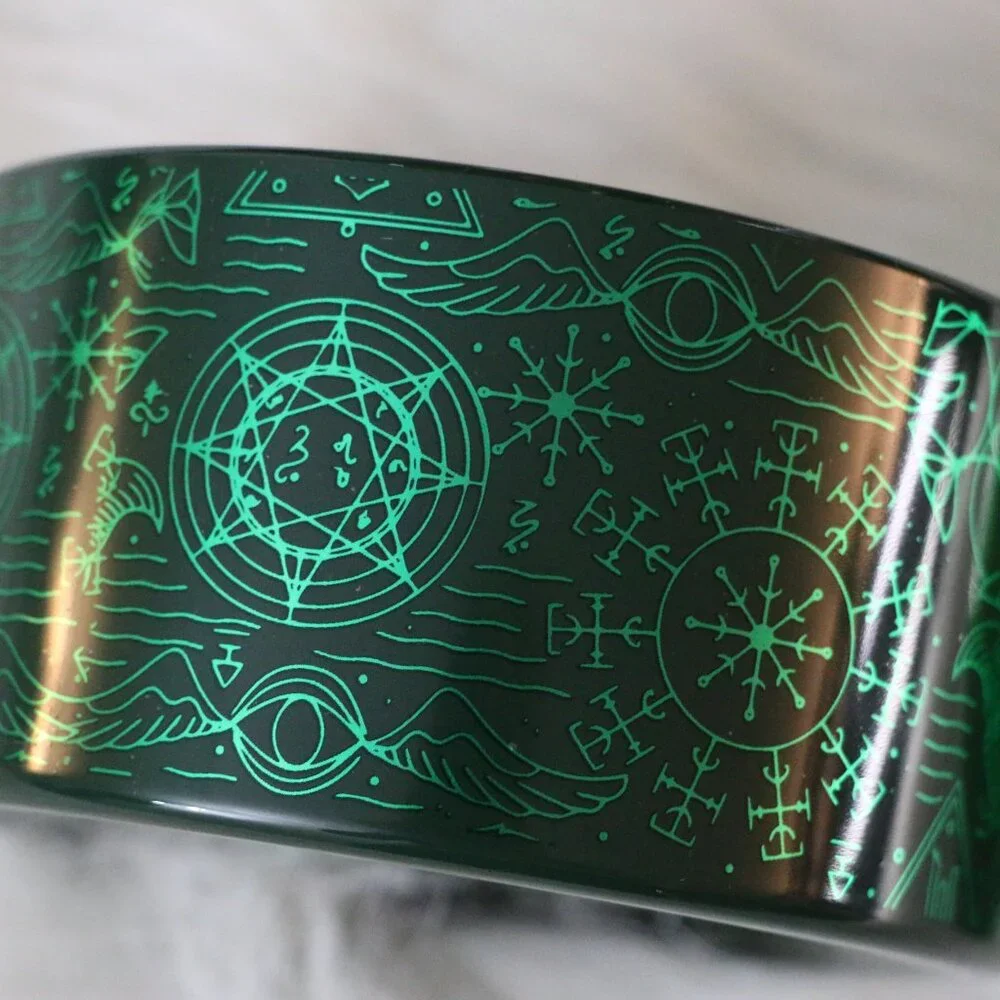 🎭 Target Bullseye Playground Wicked-Themed Glass Canister 🎭